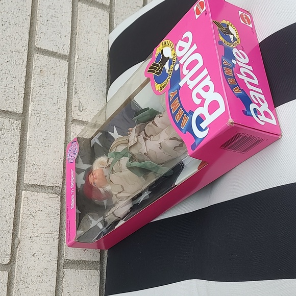 1992 Army Barbie - Picture 8 of 11